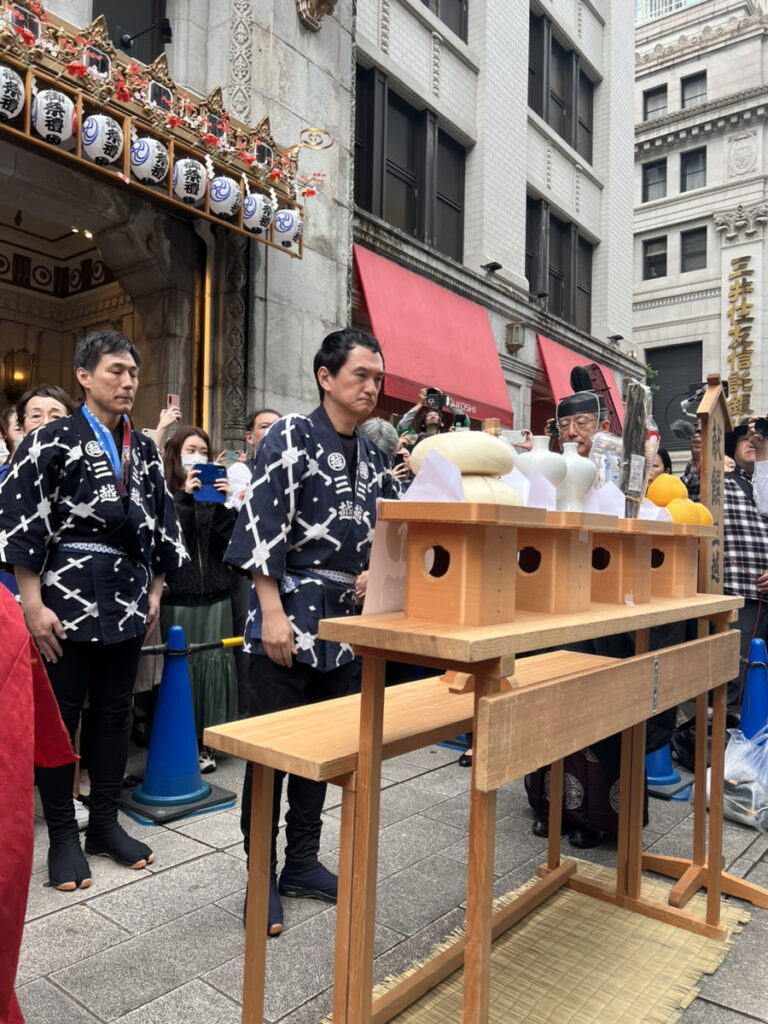日本橋三越本店本館前