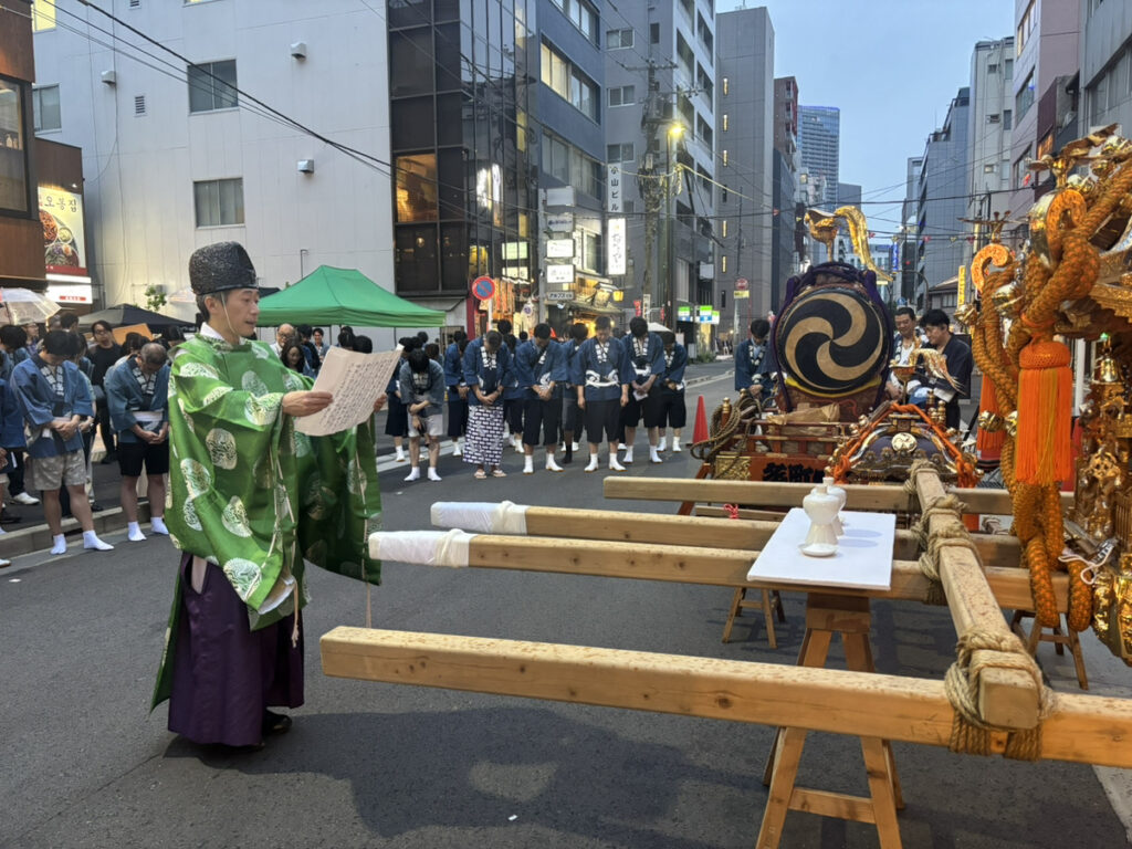 多町一丁目町会　神輿神霊入れ